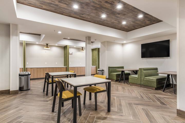 Breakfast/Coffee Service 21 of 26