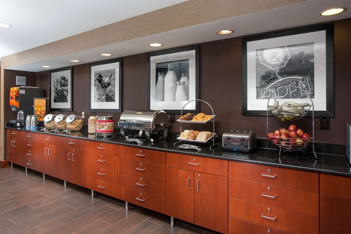 Breakfast/Coffee Service 25 of 30