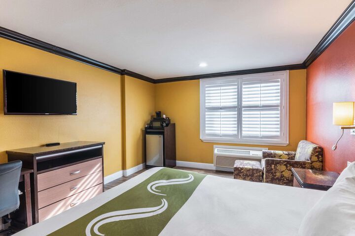 Room 10 of 37