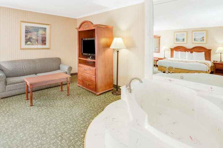 Room 12 of 15