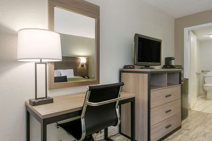 Room 30 of 48