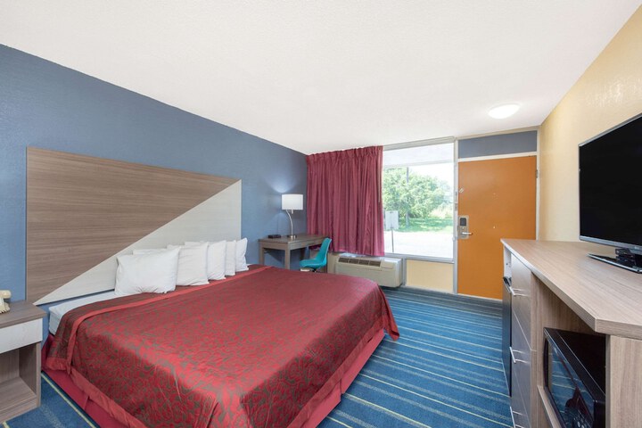 Room 35 of 47
