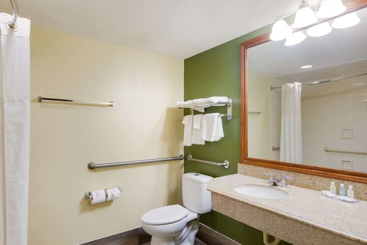 Room 25 of 59
