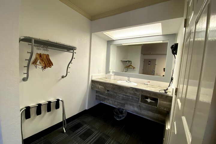 Room 11 of 23