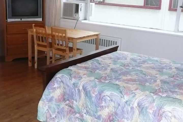 Room 62 of 77