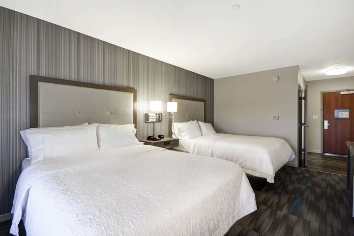 Hampton Inn & Suites Los Angeles Burbank Airport