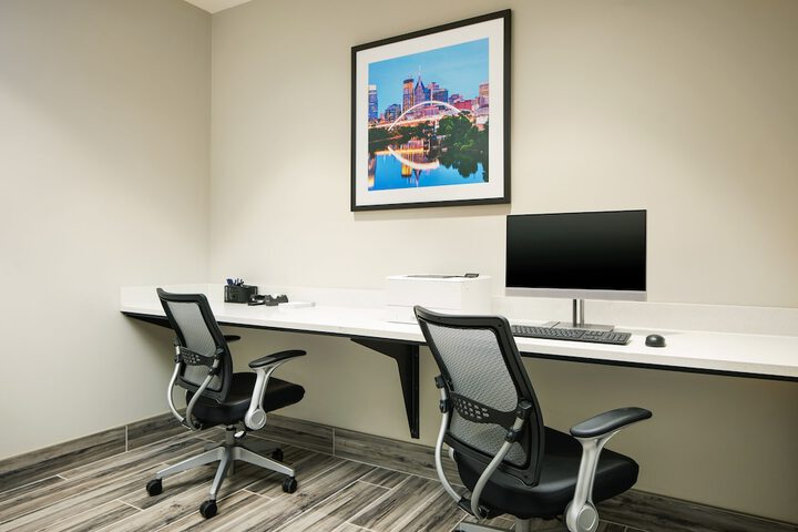 Business Center 28 of 29