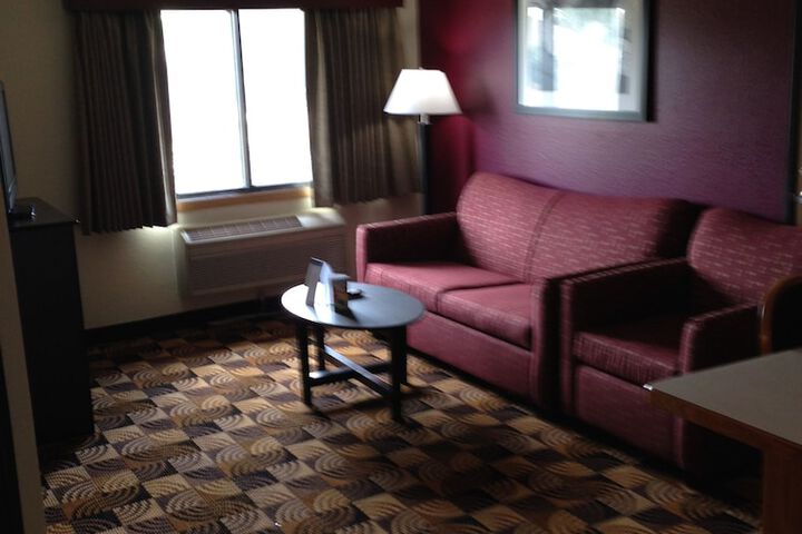 AmericInn by Wyndham Elkhorn Near Lake Geneva