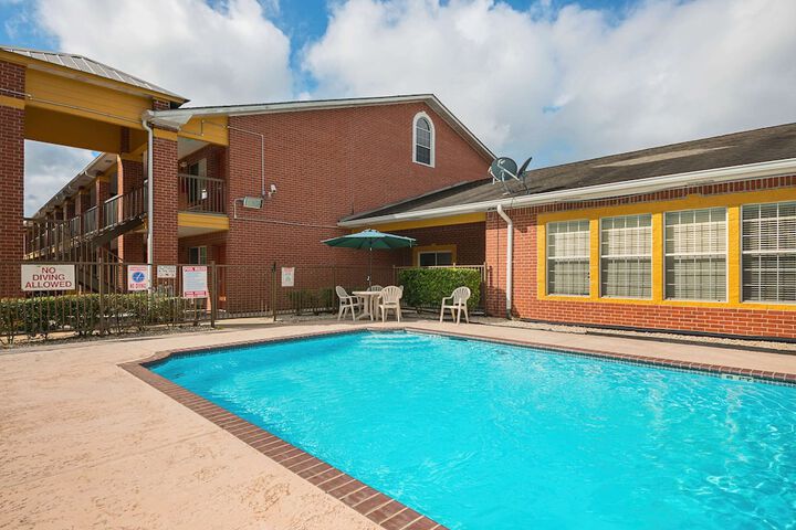 Pool 4 of 34
