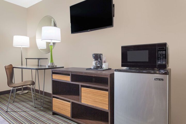 Room 12 of 16