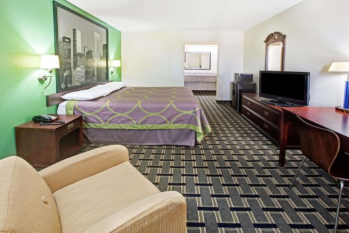 Room 7 of 14