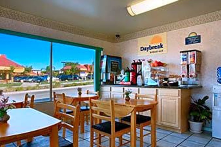 Days Inn & Suites by Wyndham San Diego SDSU