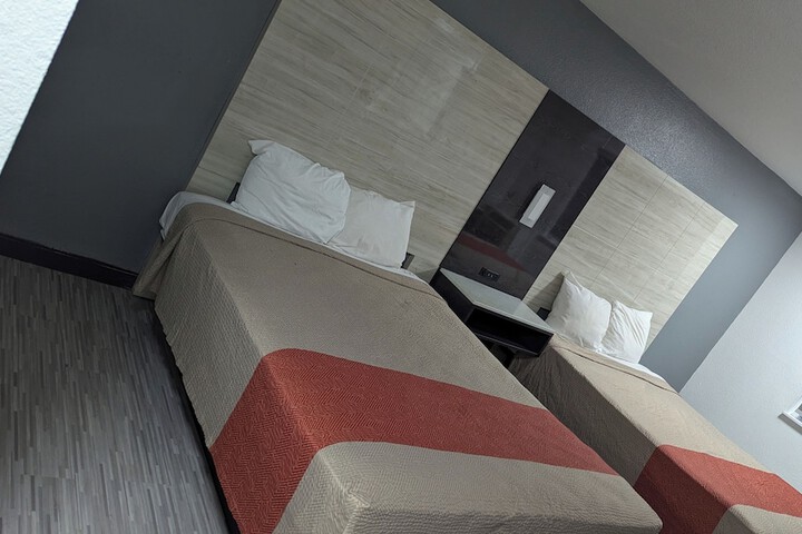 Room 11 of 19
