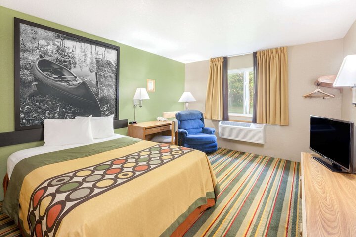 Room 6 of 24
