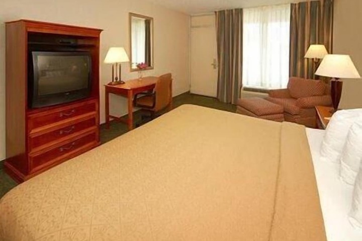 Room 15 of 32