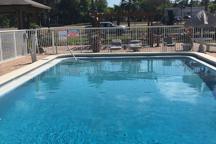 Pool 10 of 35