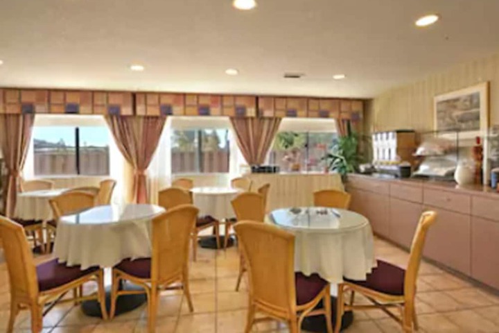 Days Inn by Wyndham San Marcos