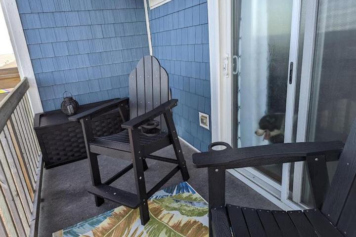 Seaside Joy - This is your happy place!