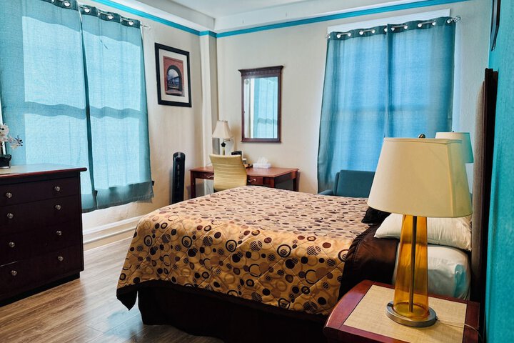 Room 10 of 27