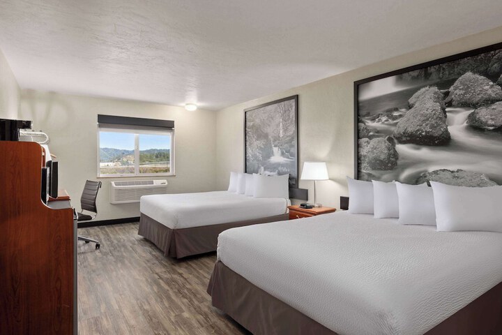 Room 32 of 40