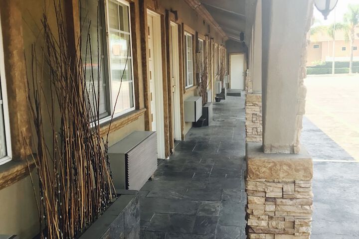 Royala Inn