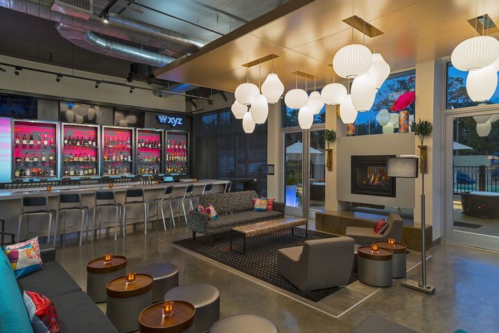 Lounge 18 of 22