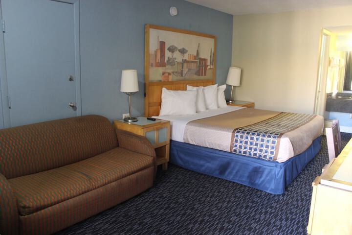 Room 26 of 34