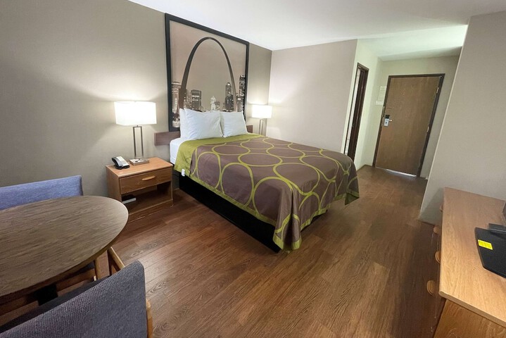 Room 8 of 24