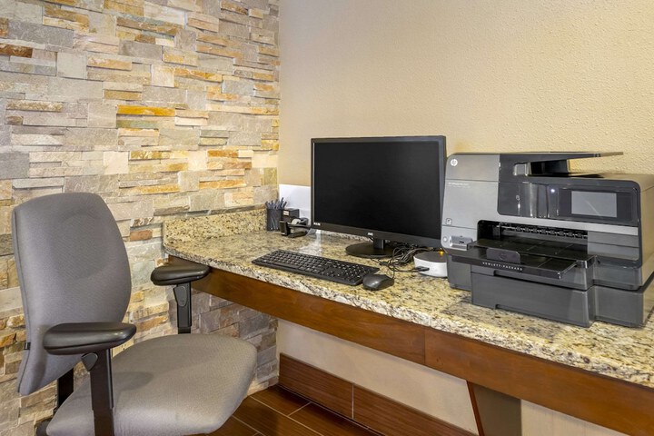 Business Center 47 of 47
