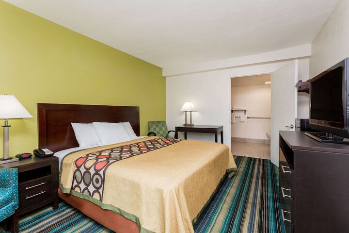 Room 10 of 34