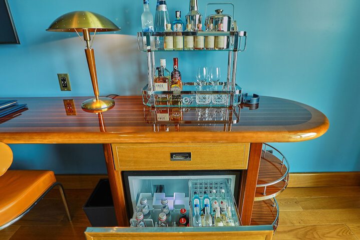 Lounge 67 of 73