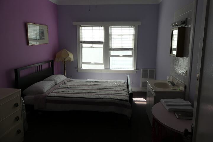 Room 21 of 40