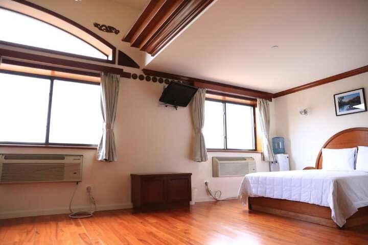 Room 17 of 37