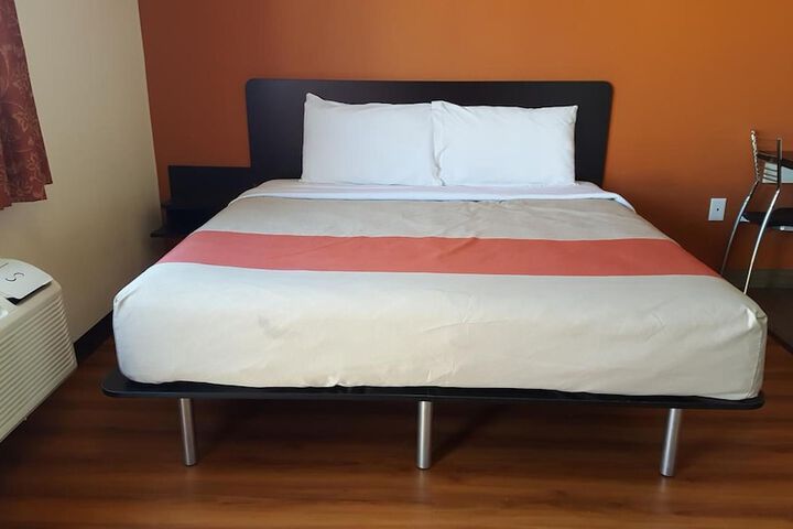 Room 7 of 17