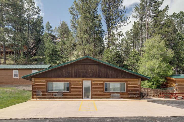 Rock Crest Lodge & Cabins