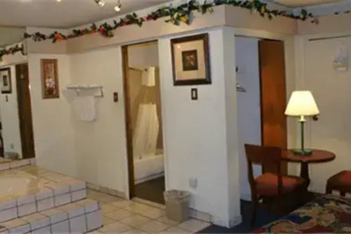 EXECUTIVE INN