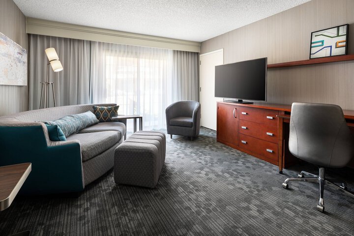 Room 18 of 37