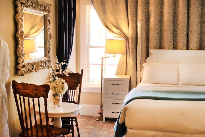 The Riverview Hotel