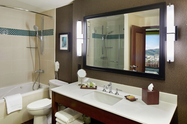 DoubleTree by Hilton Hotel Alana - Waikiki Beach