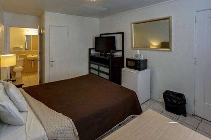 Room 35 of 72