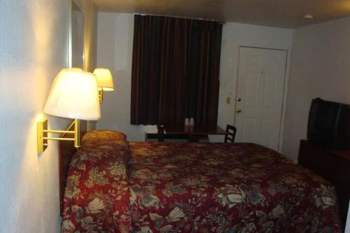 Room 13 of 18