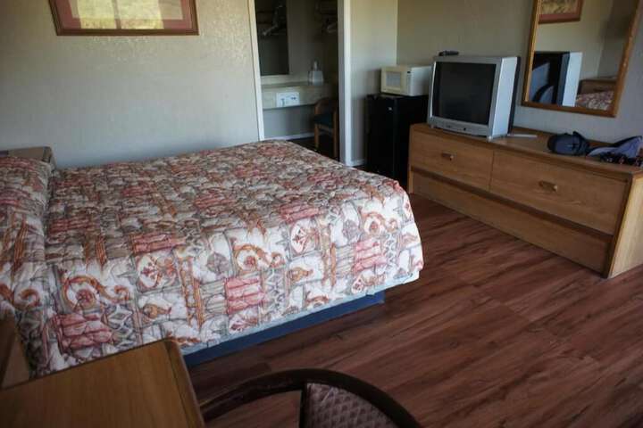Room 11 of 18