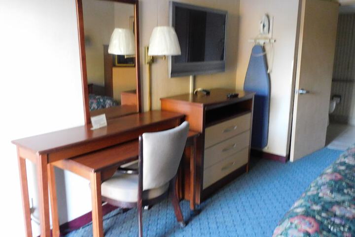 Room 33 of 38