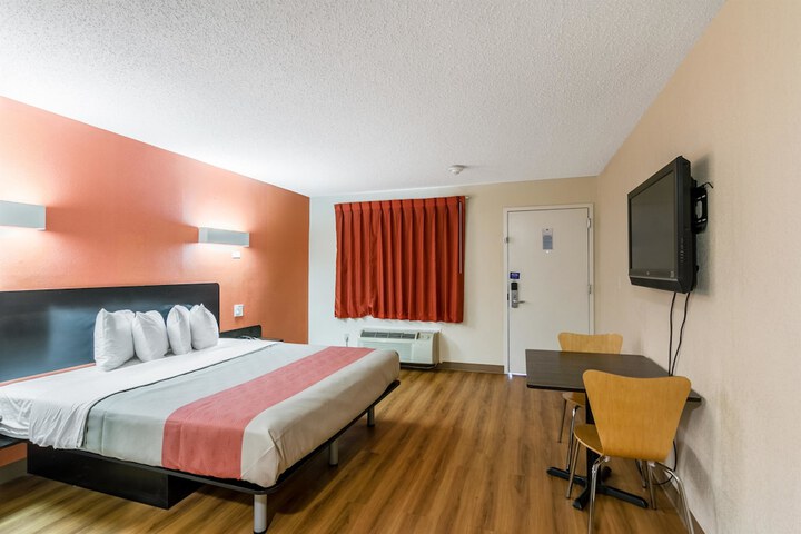 Room 28 of 35