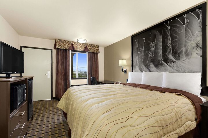 Room 8 of 11