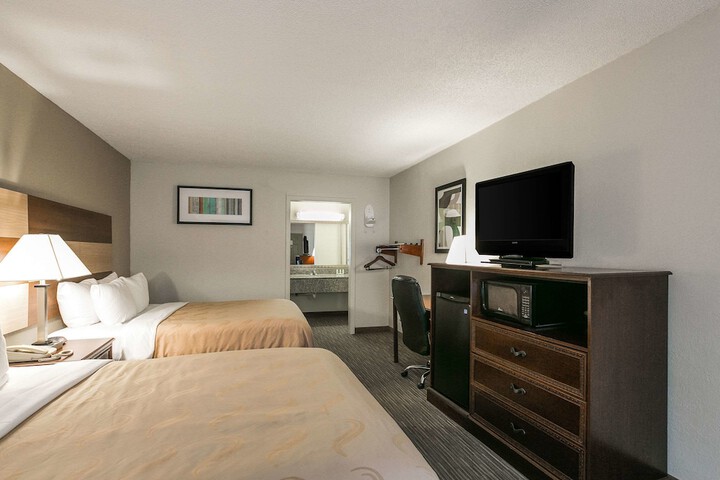 Room 27 of 39