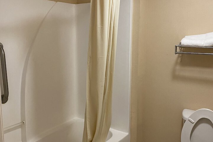 Room 12 of 16