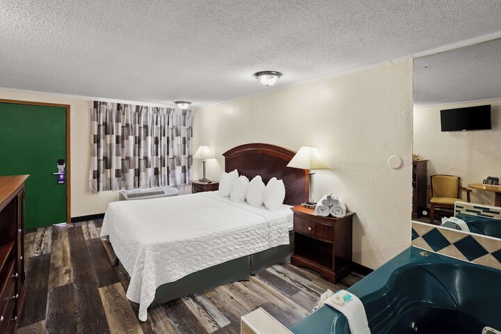 Room 33 of 40