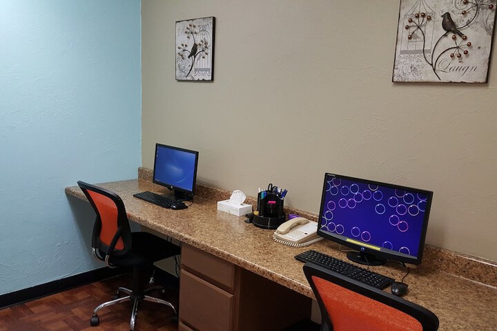 Business Center 17 of 17