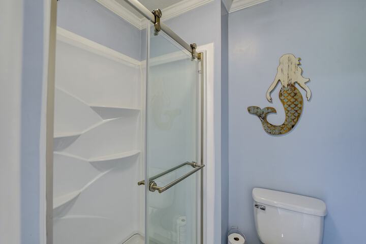 Group-friendly Myrtle Beach House w / Deck